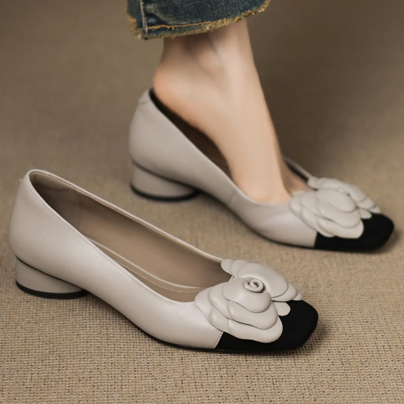 Womens Heels - รองเท้าส้นสูงแบบสวมสำหรับผู้หญิงไซส์ใหญ่ 34-41 ผลิตจากหนังแกะผสมสี ตกแต่งลายดอกไม้ สไตล์ OL