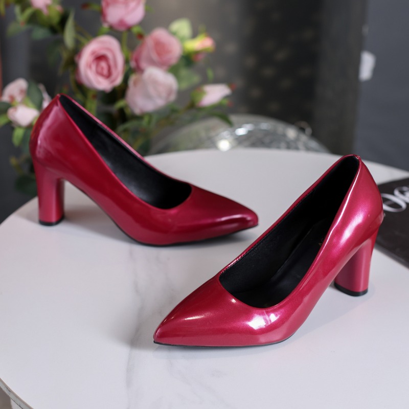 Pump Heel Block - รองเท้าส้นสูงแบบสวมหัวแหลม ส้นบล็อก หนังแก้ว ไซส์ใหญ่ รองเท้าผู้หญิงอเนกประสงค์สำหรับทำงาน