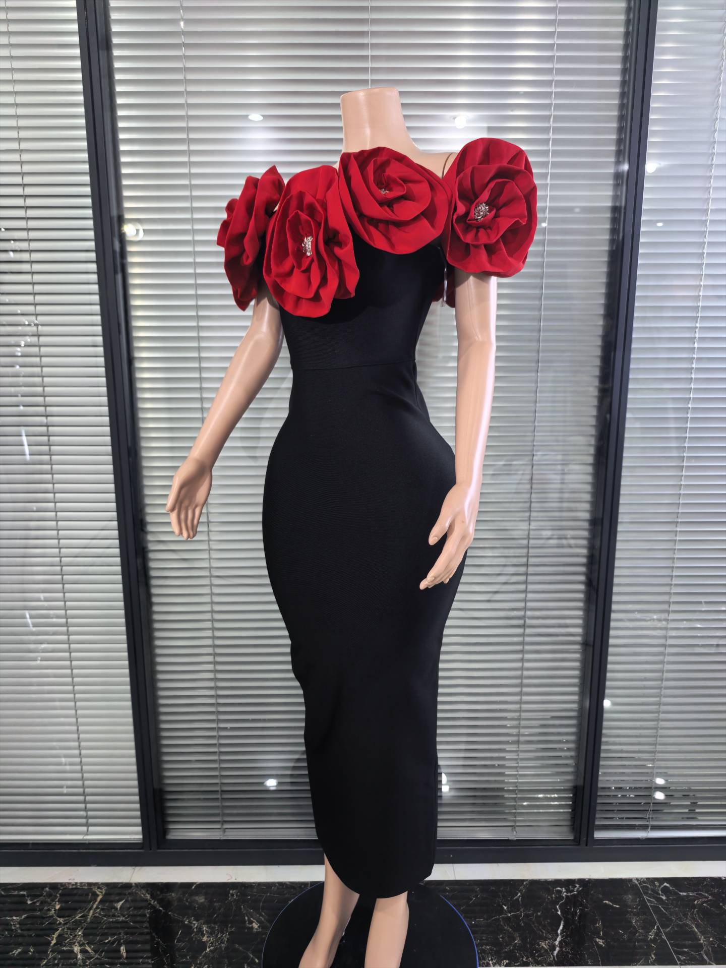 ชุดเดรสยาวรัดรูปสีแดงขาว ลายดอ - Women'S Red Formal Wear บทวิจารณ์และราคา