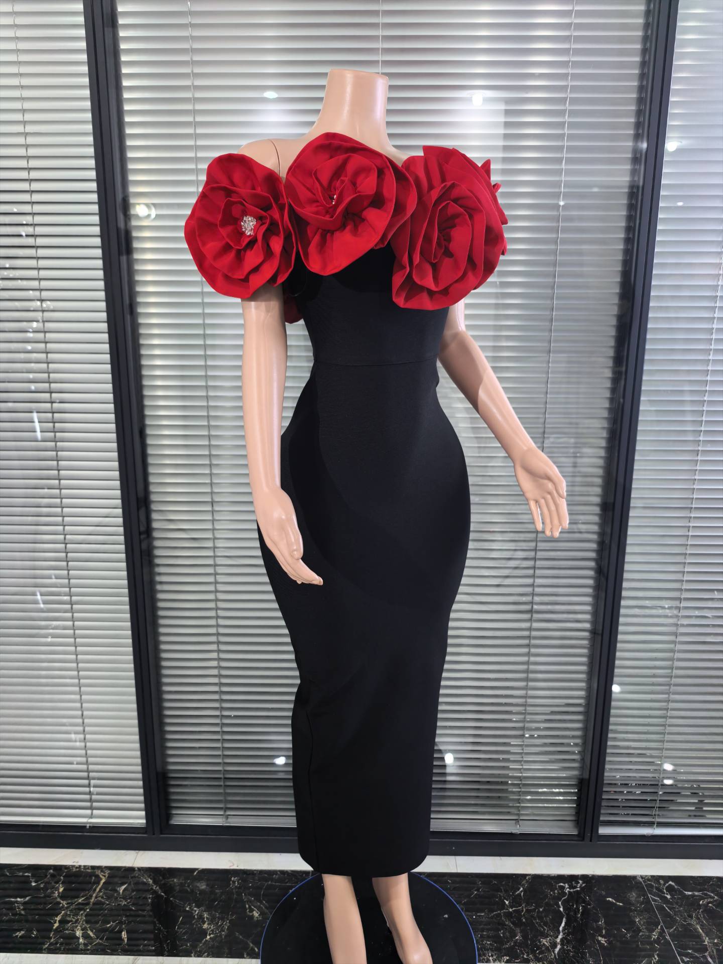 ชุดเดรสยาวรัดรูปสีแดงขาว ลายดอ - Women'S Red Formal Wear บทวิจารณ์และราคา